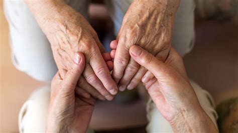 skrb za starije osobe kod kuce nosi sa sobom puno izazova