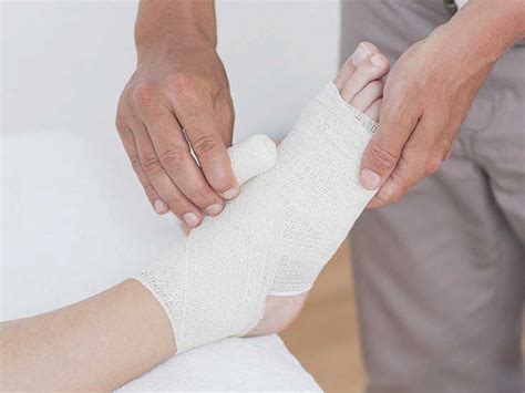 hairline fracture types symptoms   treatment