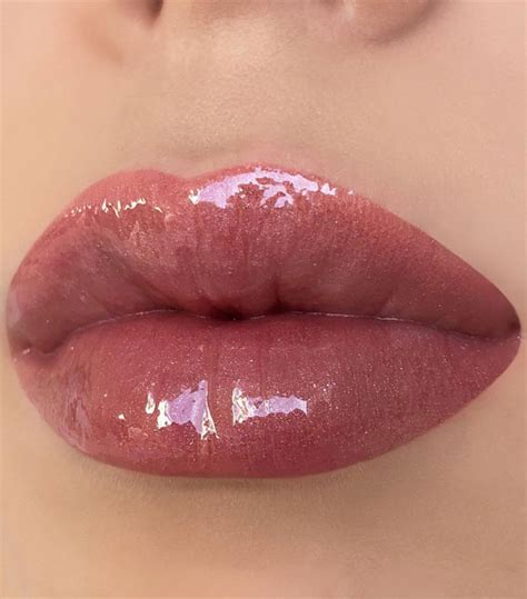 Perfect Lip Makeup Ideas : Lip gloss STARDUST