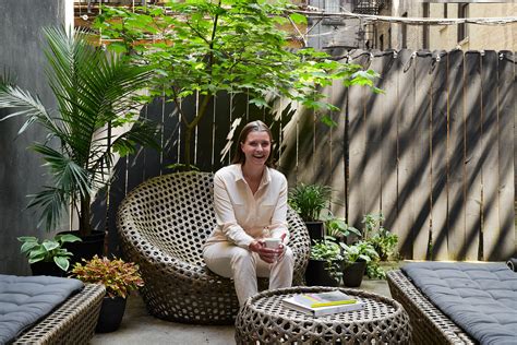 Small NYC Studio Apartment with Huge Backyard | Apartment Therapy