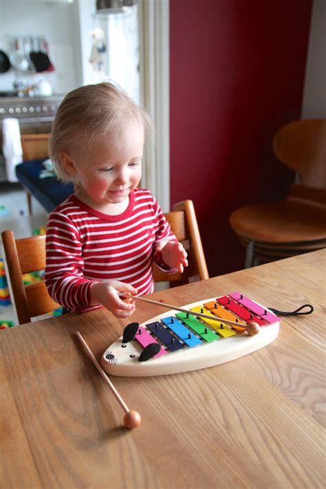 Uudet instrumentit – Isyyspakkaus | Lily