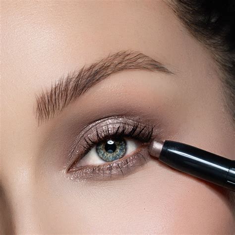 Ring Light | A Misty Neutral Mauve Shimmer Eyeshadow Stick – Runway Rogue