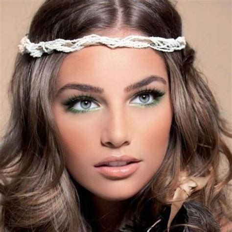 The funky and groovy makeup trends of the 70s | Finder | Disco makeup ...