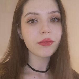 Арина, 23 года, по знаку зодиака Скорпион хочет познакомиться с парнем ...