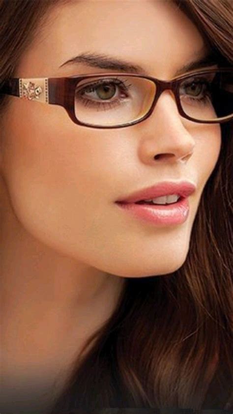 celebrities with glasses | Celebrities with glasses, Glasses women ...