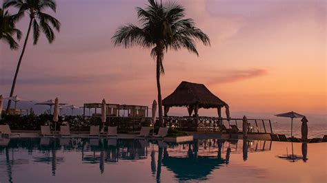Sunset Plaza Beach Resort - Puerto Vallarta Beach Resort