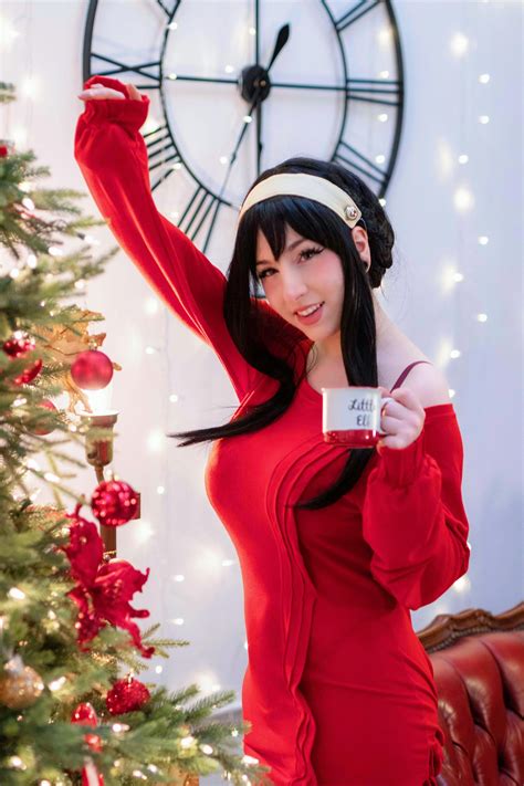 Yor Says Merry Christmas! : r/SpyxFamily