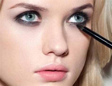 Макияж смоки айс дневной. Как сделать дневной smoky eyes: пошаговый ...