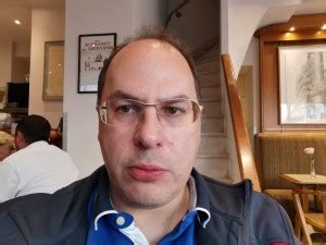 Создать мем "фронтальной камеры 8 мпикс фото, ведущий аналитик mobile ...
