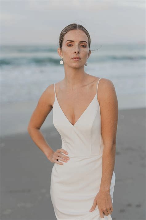 River Gown - Size 6 — GOWN + ALTAR