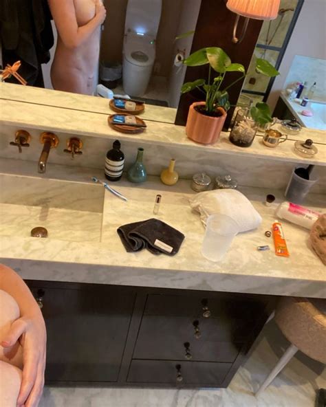 Amy Schumer Shows ‘Cute’ C-Section Scar in Nude Photo | Us Weekly