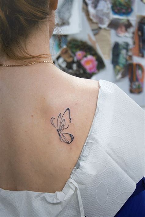 Тату силуэтная бабочка для девушки - фото салона Tattoo Times, узнай ...