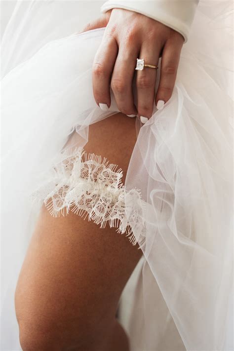 What is a wedding garter 60 photos - Vianawedding.com
