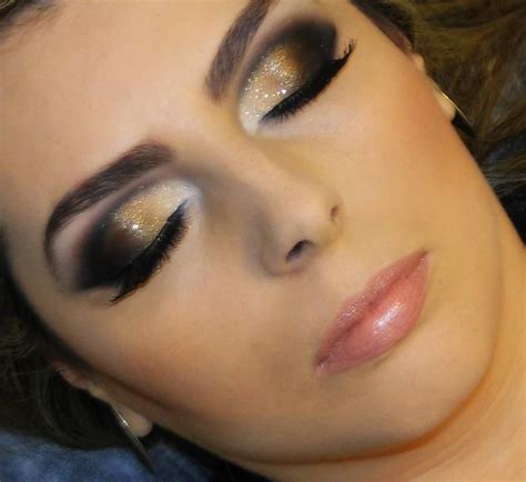 Maquiagem Com Olhos Marcados - Maquiagem .. Olho marcado com vários tons de sombra + pontos de ...