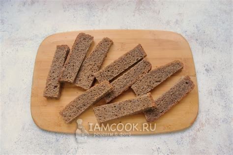 Гренки в микроволновке из черного хлеба с чесноком — рецепт с фото пошагово