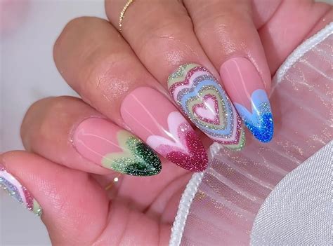 Unhas Decoradas Para Carnaval 2025 - Unhas decoradas com glitter: Ideias para o Carnaval 2025