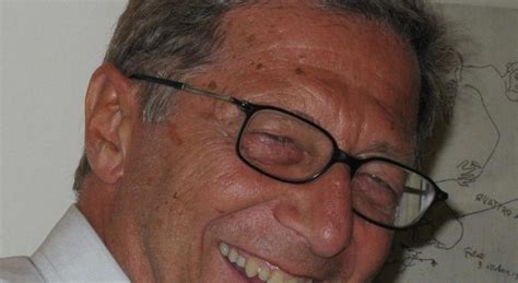 Viene travolto da un'auto mentre attraversa le strisce Muore Roberto ...