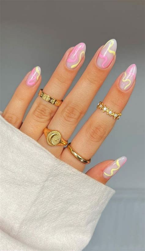Nails Trending 2025 - Pilar Gagnon