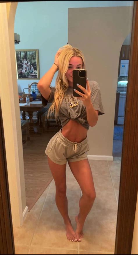 Livvy Dunnes pretty white toes : r/Celebhub