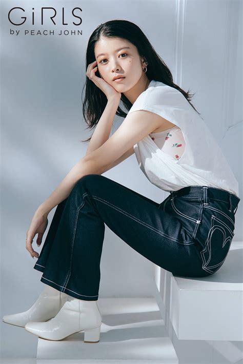 馬場ふみか自身初の責任編集「Fumika Baba スペシャルフォトブック」が発刊｜歴代着用ビジュアル収録 | Qetic