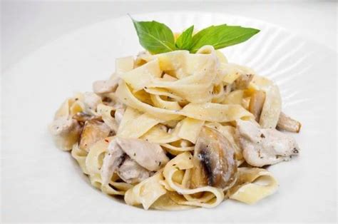 Паста с грибами в сливочном соусе | Рецепт | Паста с курицей и грибами ...