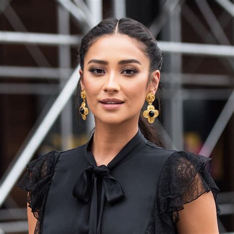 Shay Mitchell Hair Short