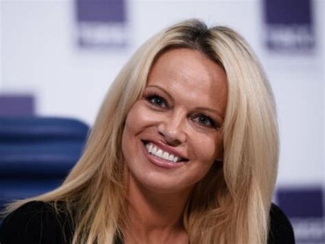 55-летняя Памела Андерсон снялась обнаженной в образе Мэрилин Монро ...