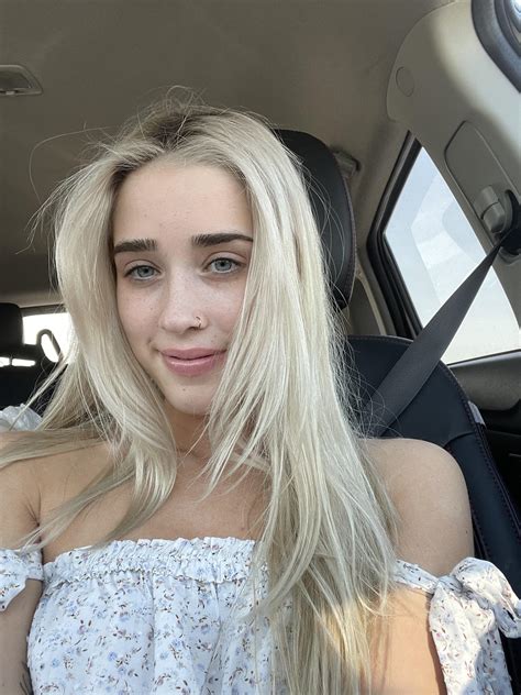 Feeling cute today with my new dress and blonde hair! : r/selfie