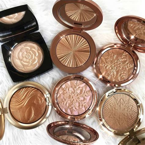 Gold highlighters #highlightpalette #maccosmetics #highlighter #makeup ...