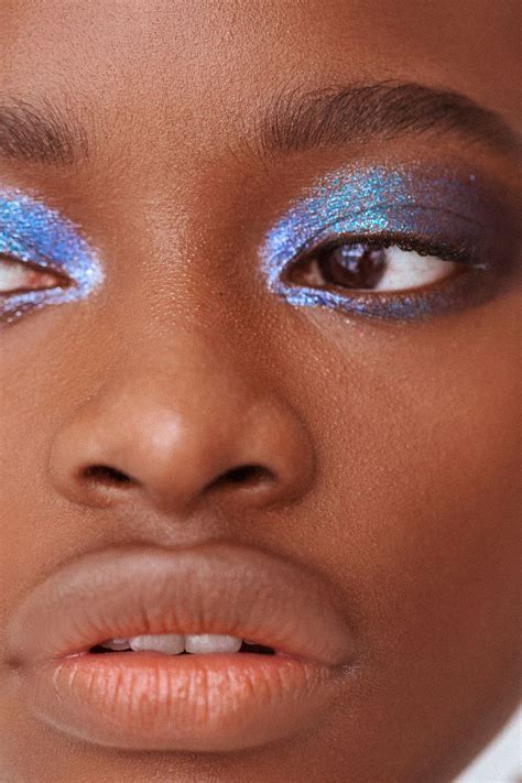 Six Metallic Makeup Looks To Try | Metallic makeup, Eye makeup ...