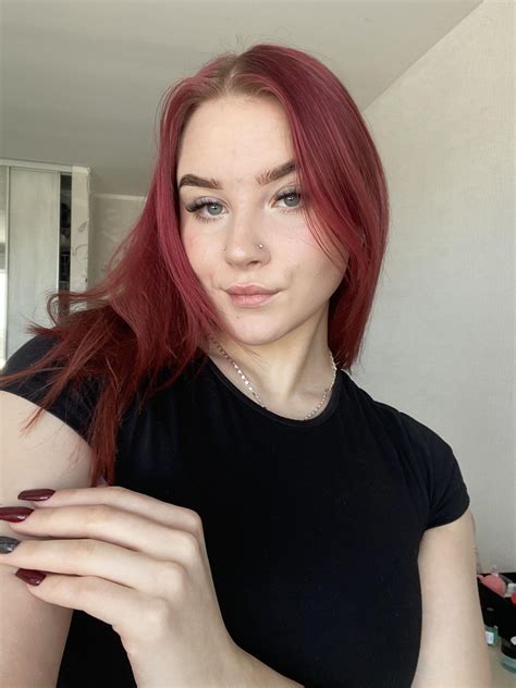 I still have no idea what my eye-color is : r/SFWRedheads