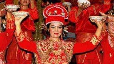 sejarah tari piring  minangkabau awalnya  memuja dewa dewa