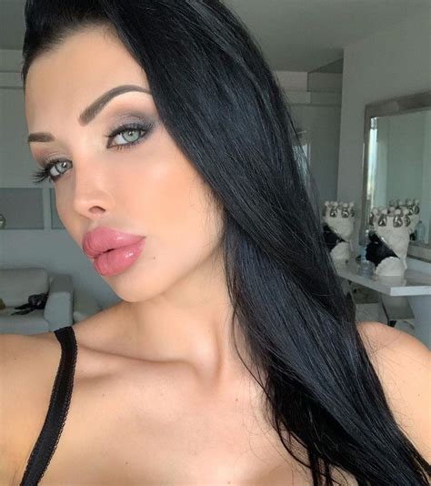 Aletta Ocean sur Instagram : 😈💋 | Queen
