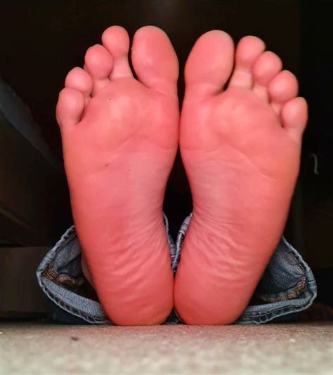Soft Feet by Sasuke8Naruto on DeviantArt