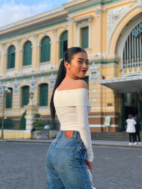 Hot girl cưới chồng ngoại quốc hơn 46 tuổi: Bản sao Lan Khuê, cực thân