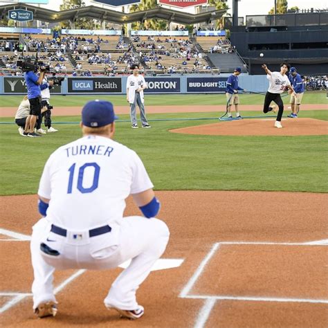 Justin Turner on Twitter | Dodger stadium, Dodgers, Justin turner