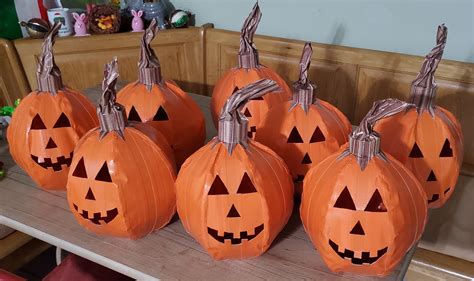 Halloween duct tape pumpkins / jack o lanterns craft