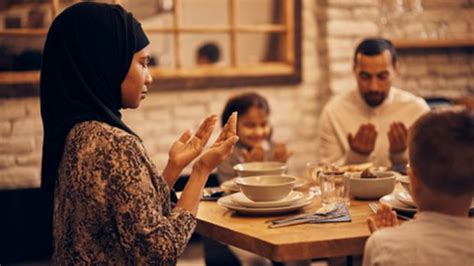 doa sebelum  sesudah makan berikut penjelasan ustaz adi hidayat