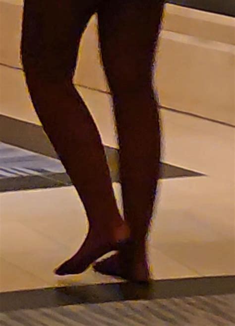 Celebrity Legs and Feet in Tights: Ariana Greenblatt`s Legs and Feet in
