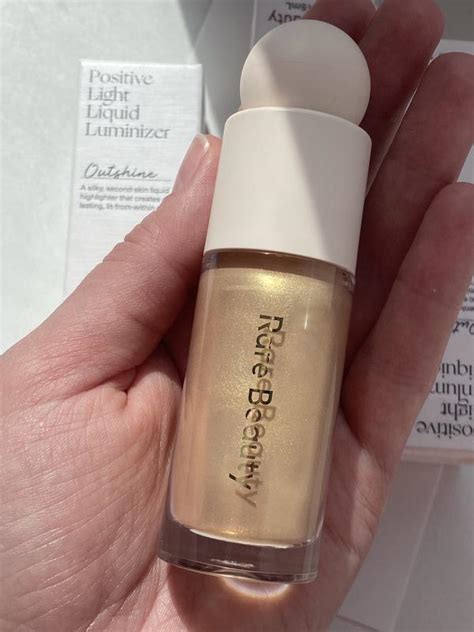 Хайлайтер rare beauty 15 мл, оттенок outshine — цена 770 грн в каталоге ...