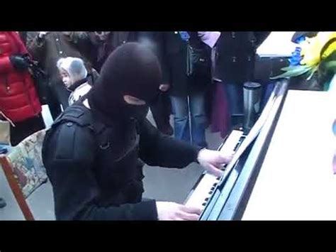 Парень в балаклаве офигенно играет - YouTube