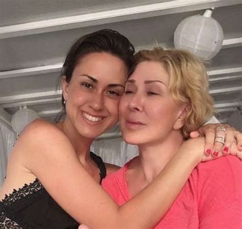 Дочь Успенской выложила селфи с небритыми подмышками - Звезды - WomanHit.ru
