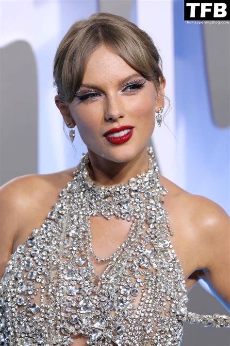 Taylor Swift Looks Stunning And Shines At The 2022 MTV Video Music
