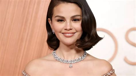 selena gomez  heartbreaking admission  bipolar disorder diagnosis