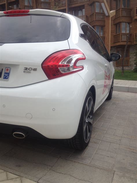 Peugeot 208: Френски шик – БГ Автоблог
