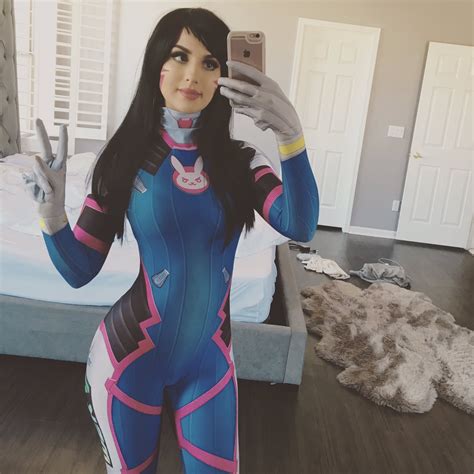 Sssniperwolf cosplays