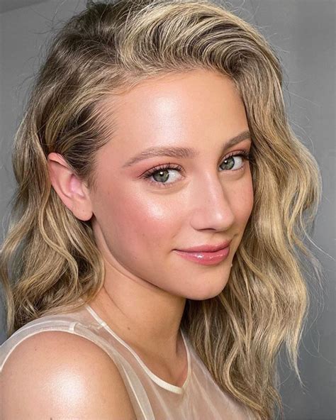 Pin by 𝐆𝐢𝐚𝐧𝐧𝐚 on makeup | Wavy hair, Natural makeup, Natural makeup looks