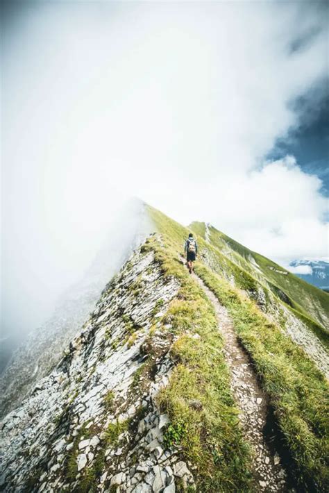 10 Best Hikes in Switzerland (Hiking Guide & Tips)