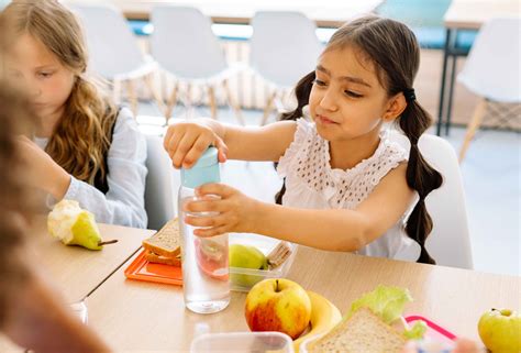 cara melatih anak minum susu formula 8