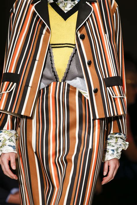 Prada Spring 2016 Ready-to-Wear Fashion Show | Verticale